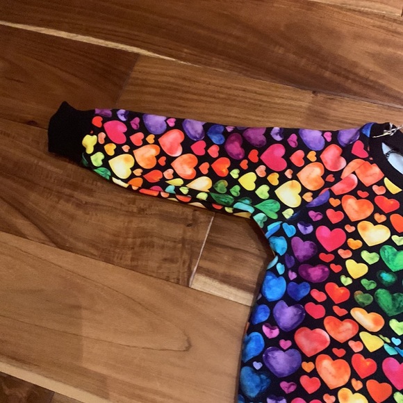 ❌sold 🤩Host Pick 🤩 Heart print Baby crewneck sweatshirt in size 18-24 months - Picture 5 of 5